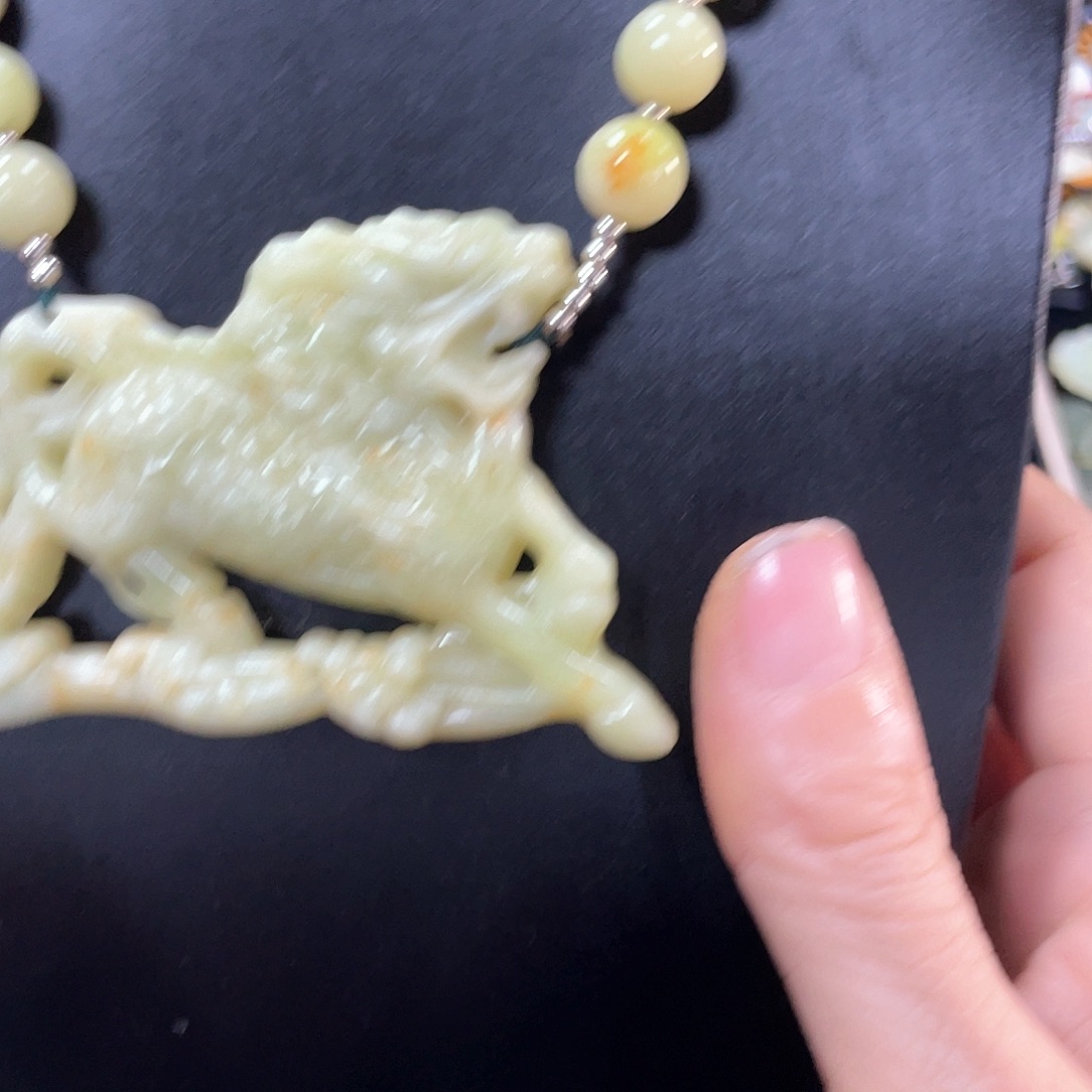 蛇纹石玉颈饰未镶嵌