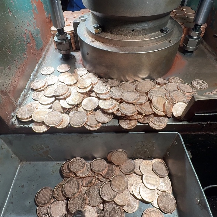 铜10个随机发。纯紫铜原光