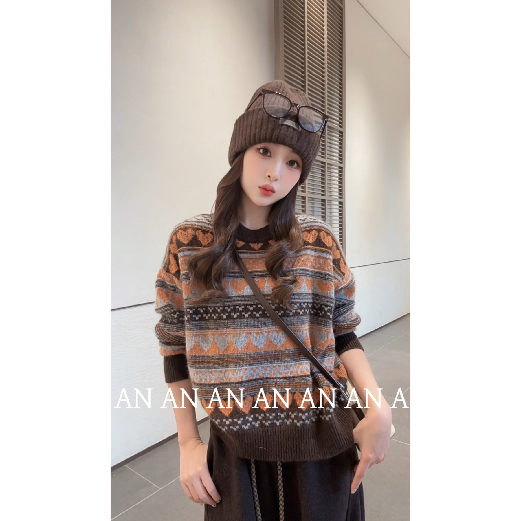 C11409复古高级感气质宽松慵懒风圆领拼色条纹爱心毛衣