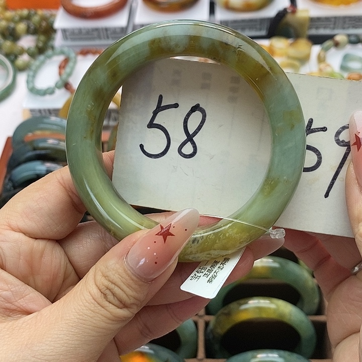 蛇纹石玉手镯未镶嵌
