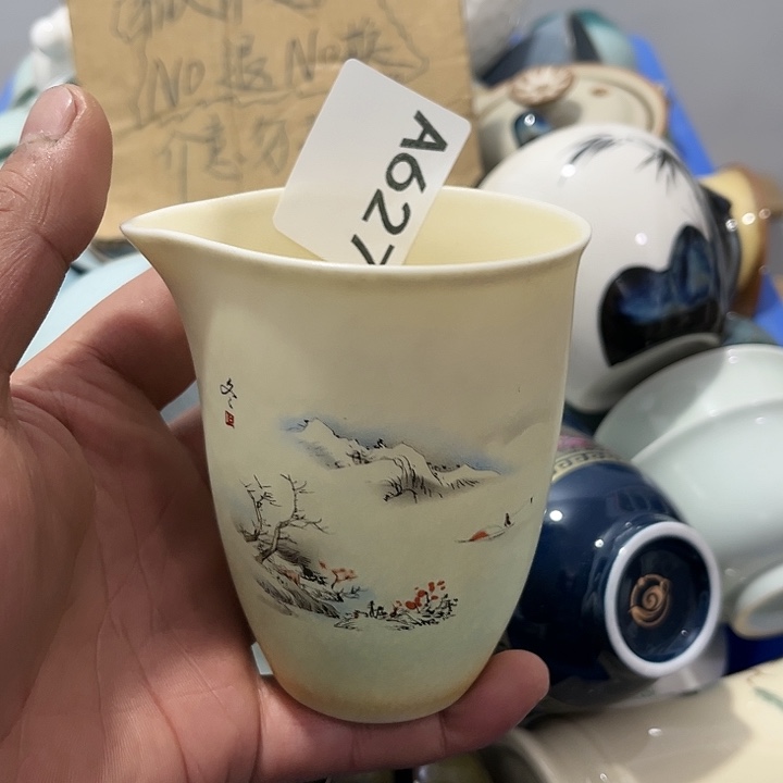 兴***8茶具默认微瑕瓷器、茶具、壶、摆件，介意勿拍 