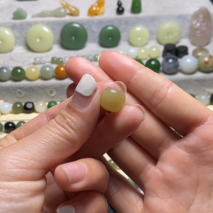 未镶嵌和田玉（糖玉）手链