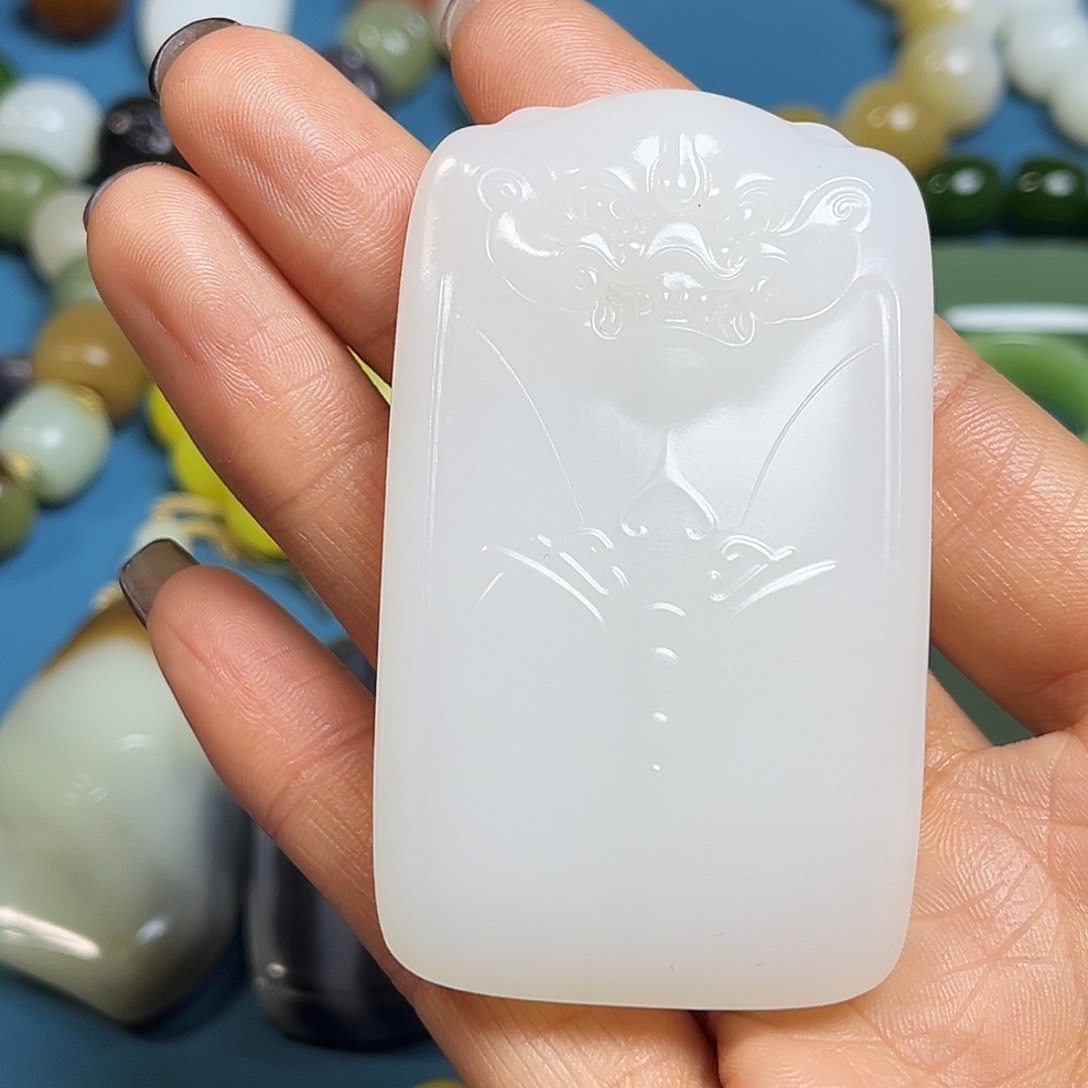 和田玉挂件未镶嵌好****在