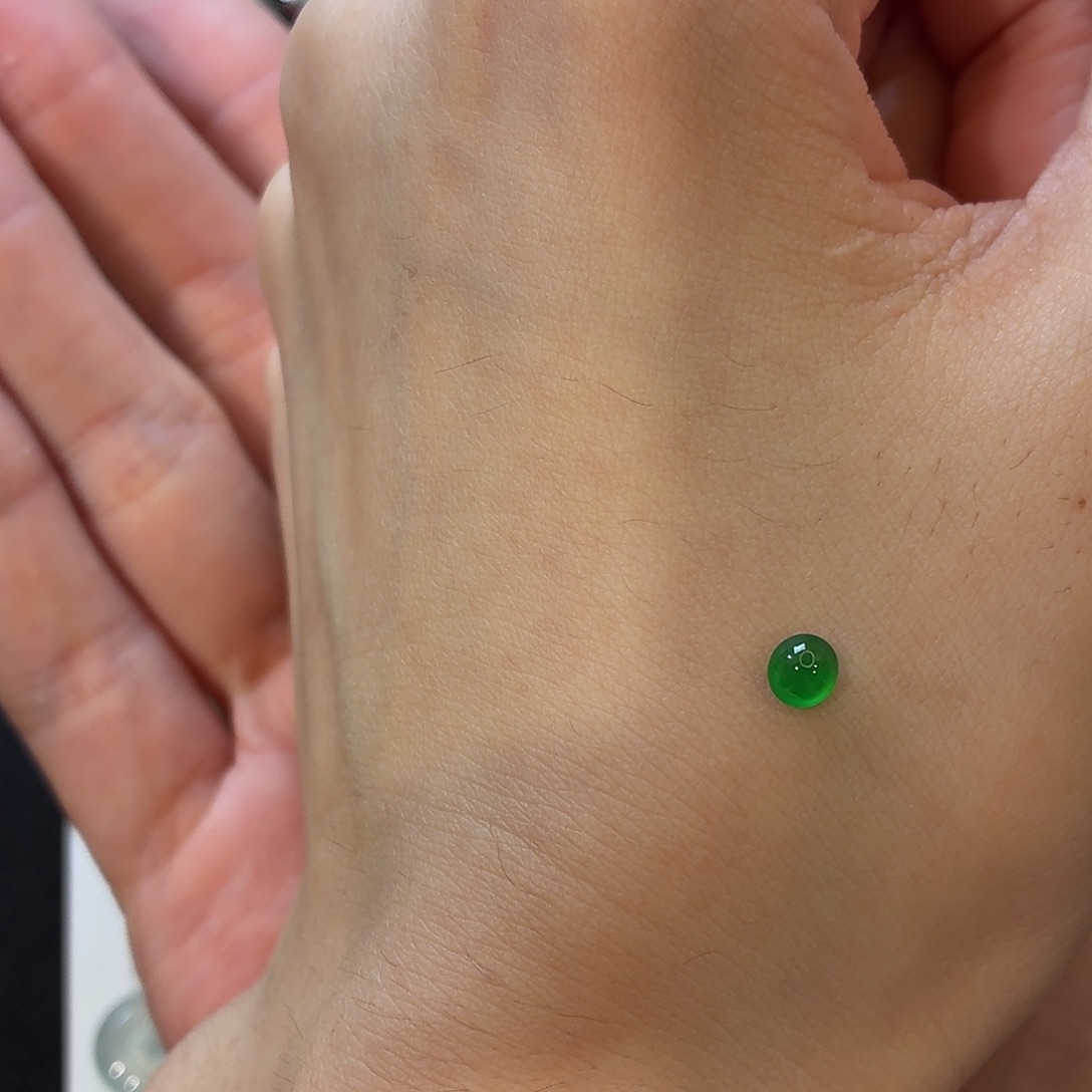 腻***腻翡翠未镶嵌颈饰小蛋面卡4.5