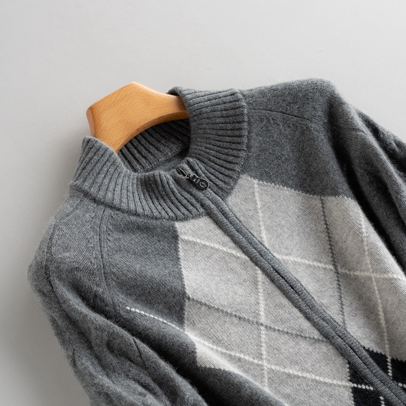 欧洲站2025秋冬新款时尚圆领撞色菱形格100%山羊绒毛衣女麻花上衣