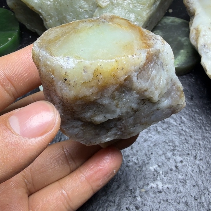 和田玉（糖玉）未镶嵌珠宝奇石