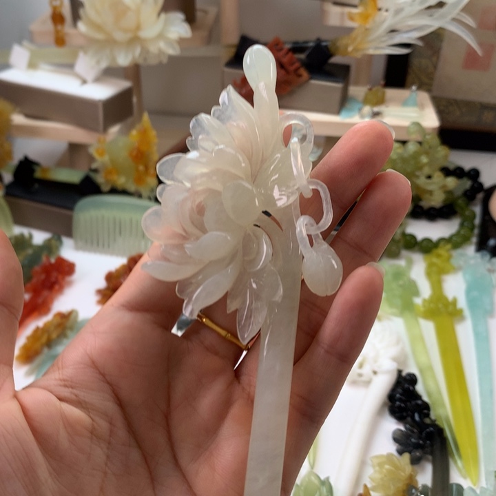 蛇纹石玉发饰未镶嵌眼*