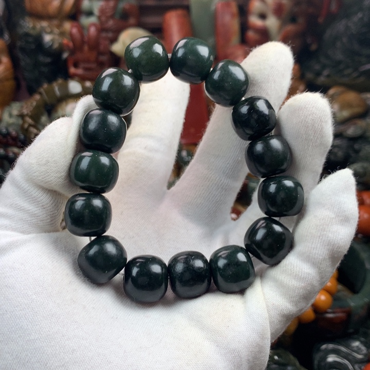 透闪石质玉未镶嵌珠宝奇石