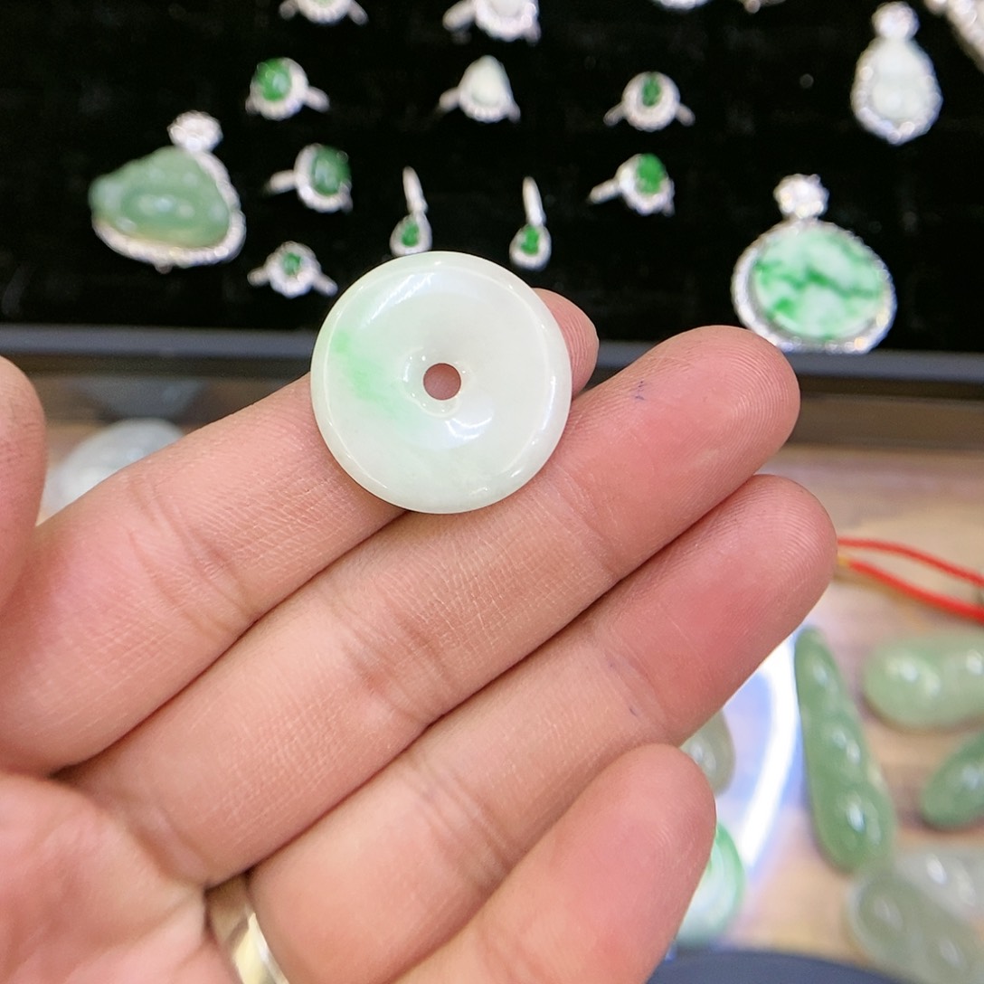 翡翠手镯未镶嵌天然缅甸翡翠吊坠