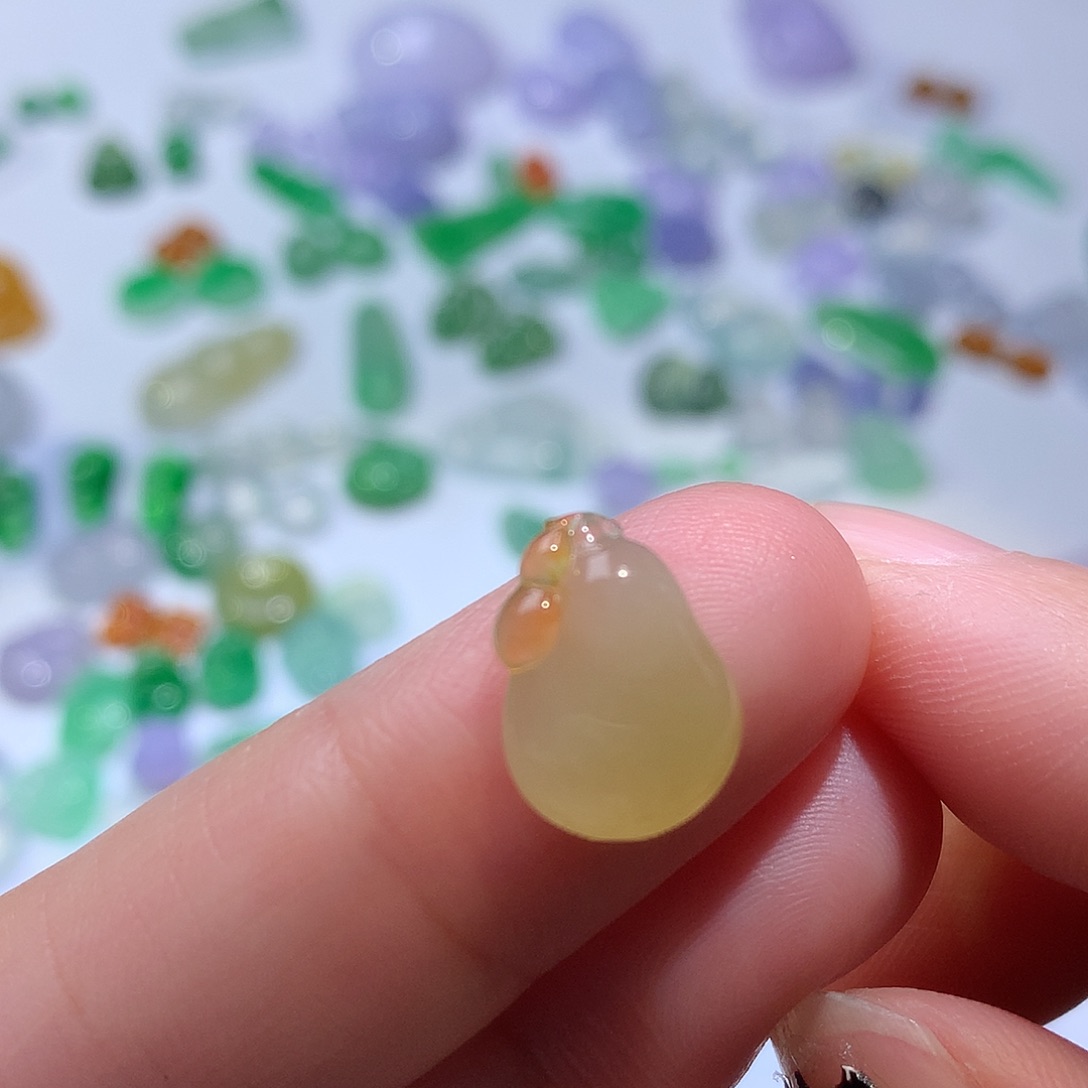 翡翠未镶嵌颈饰瓜