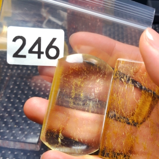 临***凌未镶嵌颈饰水晶吊坠