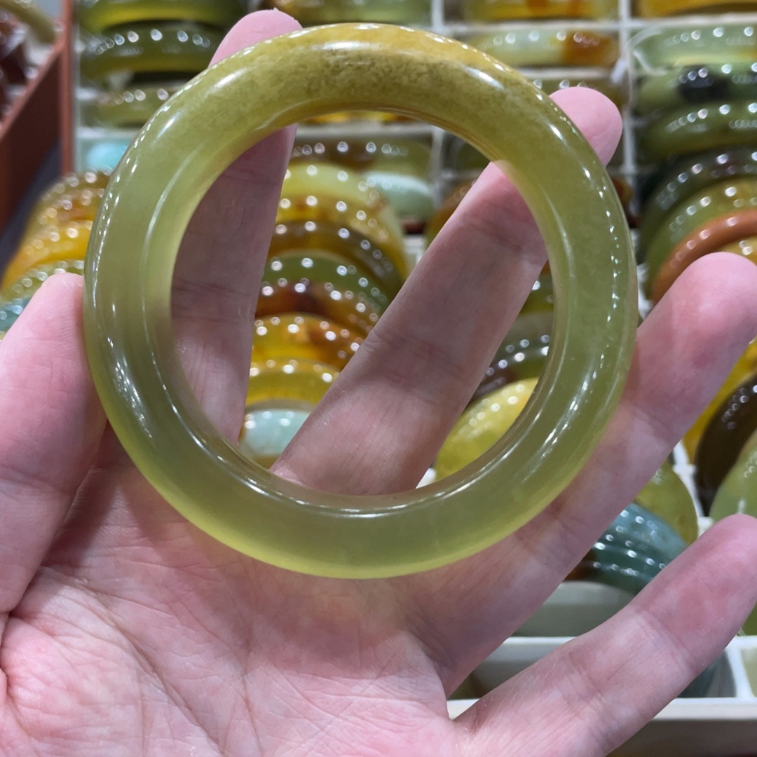 蛇纹石玉未镶嵌手镯