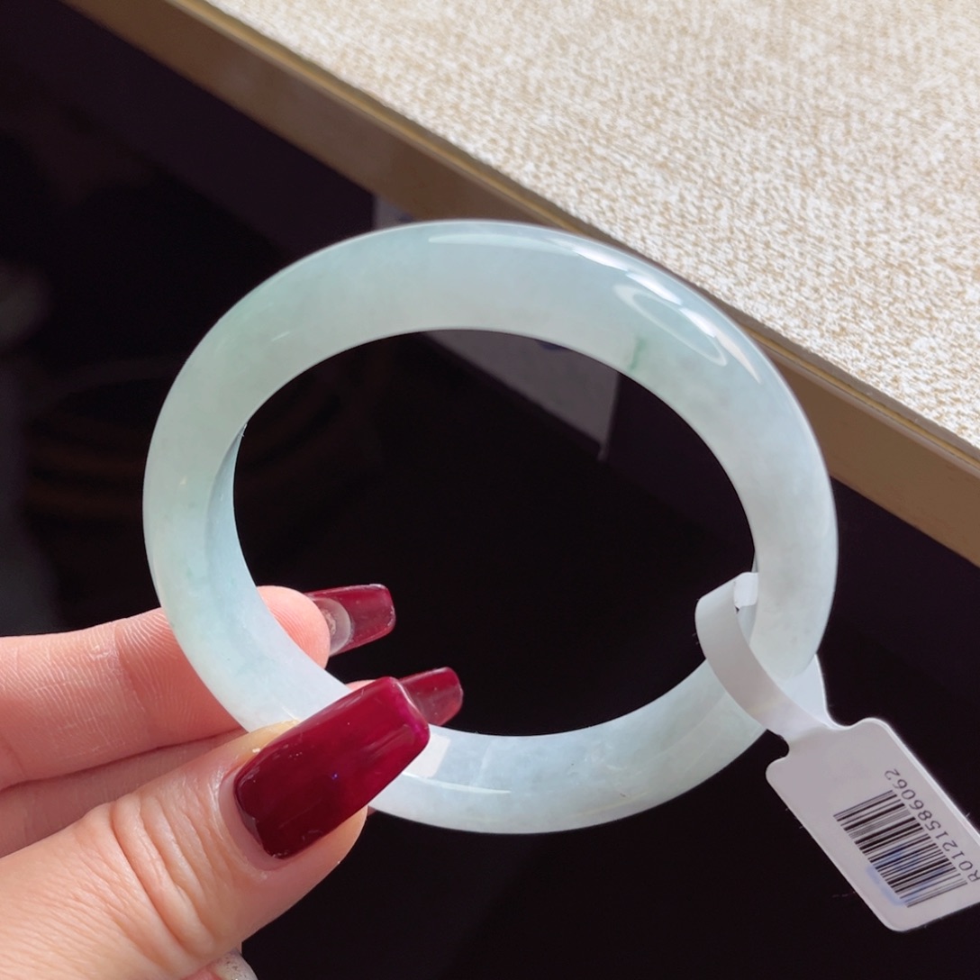 翡翠手镯未镶嵌手镯