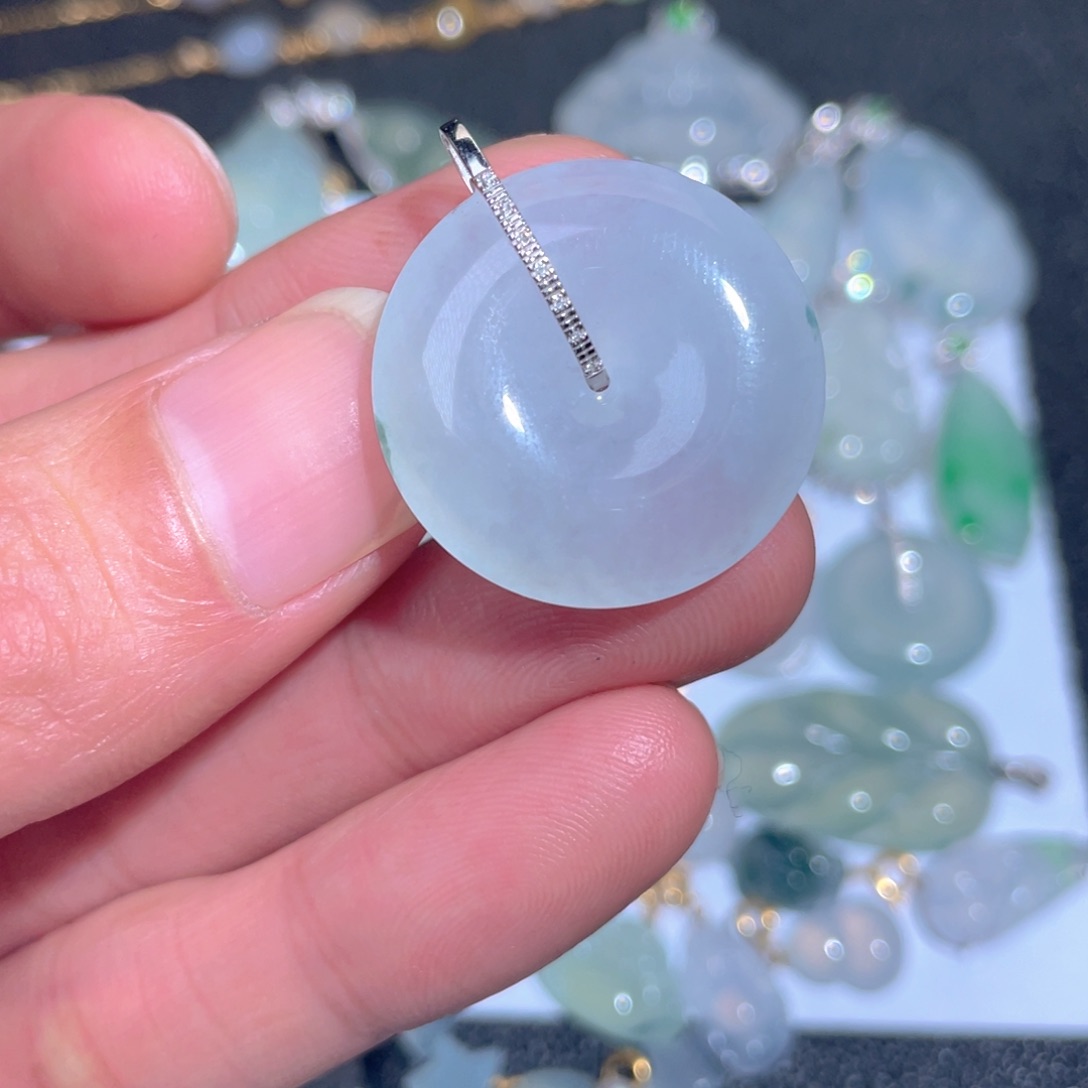 翡翠颈饰18K金镶嵌翡翠