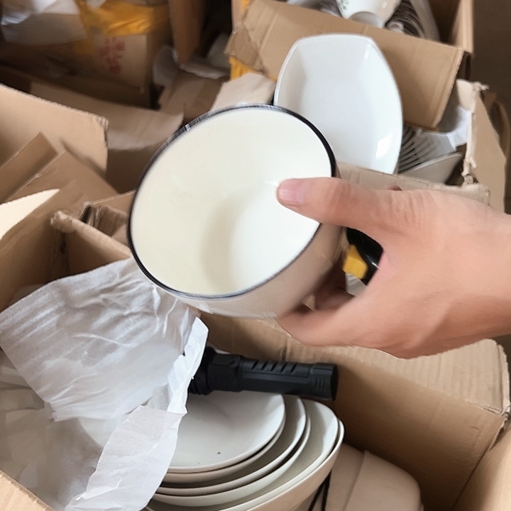 微瑕不退不换不补发 黑线方形碗6只