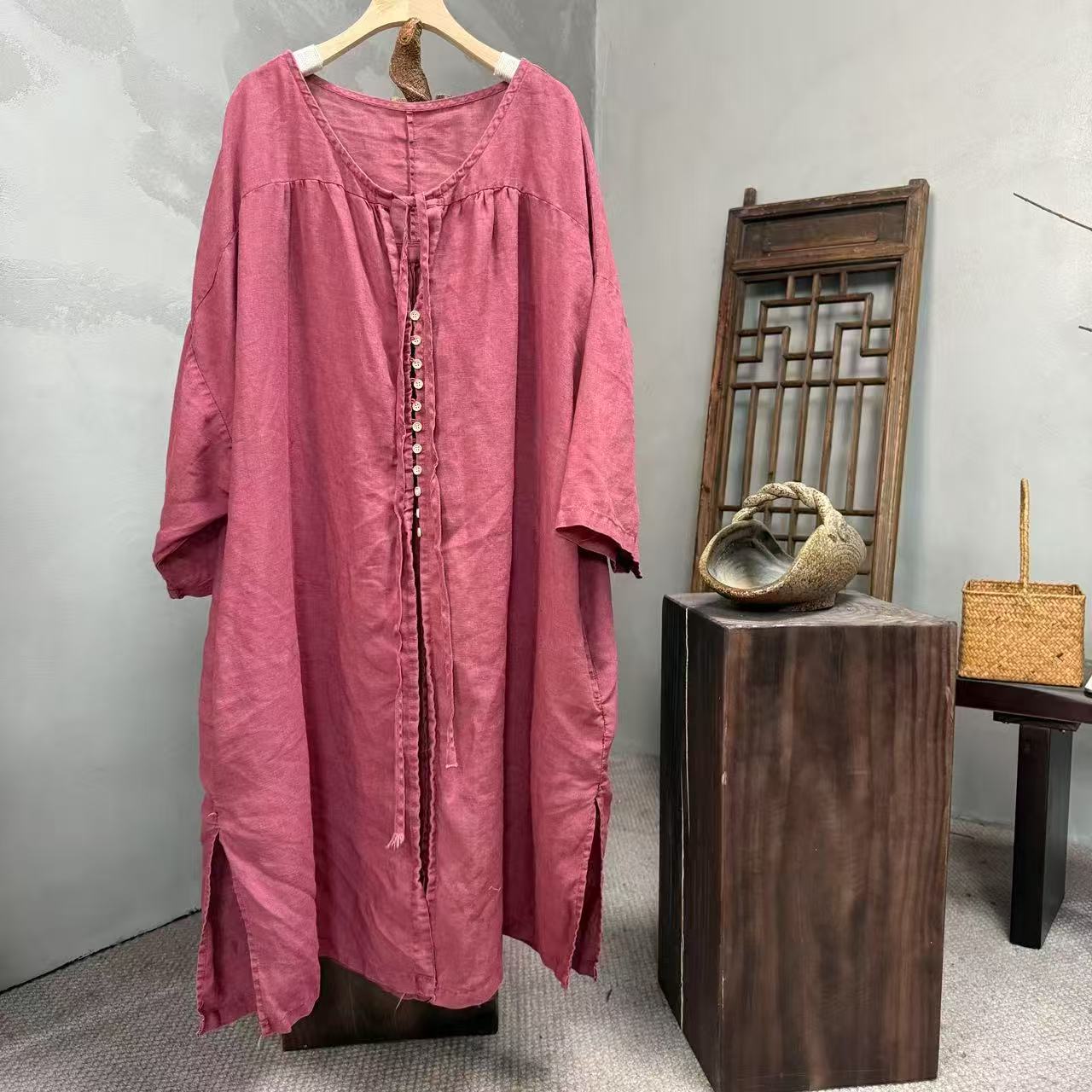 MX705亚麻衣长105复古时尚杏色夏季连衣裙V领长袖纯色透气褶皱