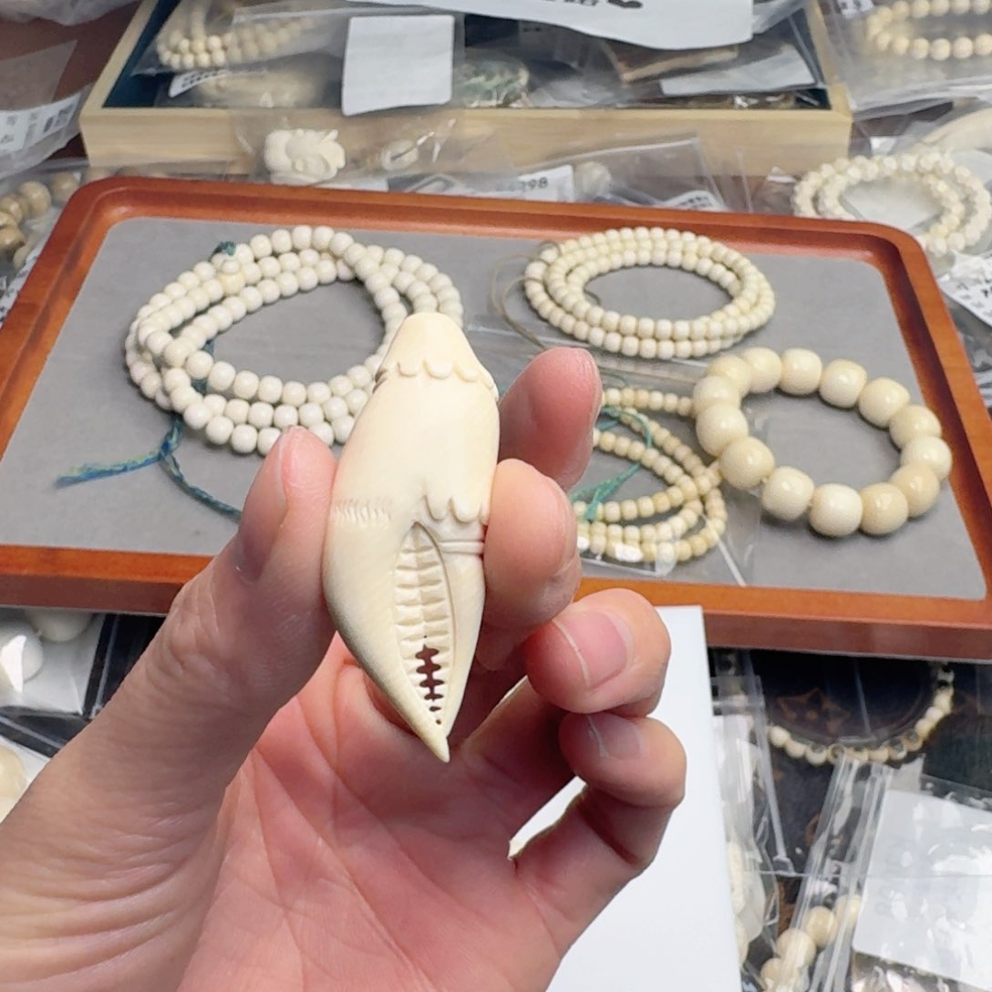 柏香籽/百香籽吊坠猛犸