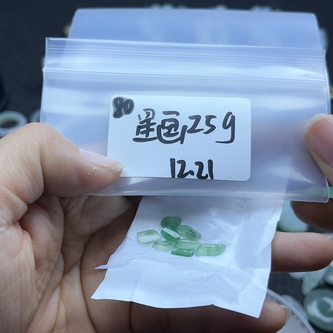 ****画翡翠未镶嵌颈饰不退