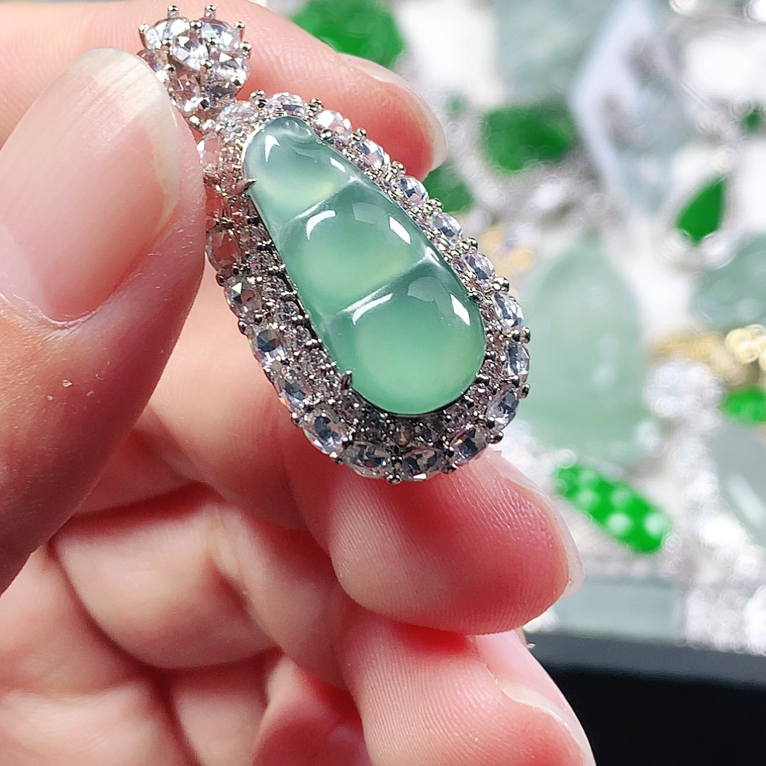 翡翠未镶嵌吊坠(不含链)