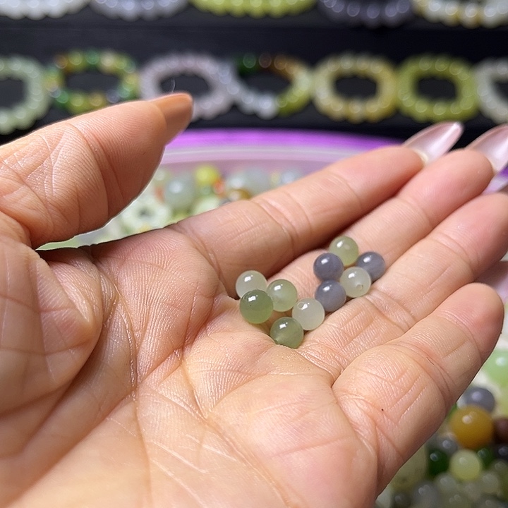 昨***空和田玉未镶嵌手串