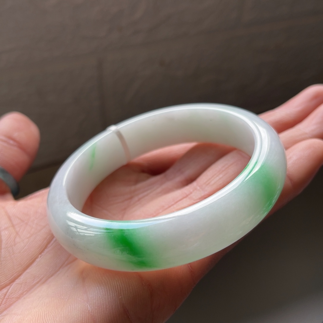 翡翠手镯未镶嵌58圈三天鉴赏期