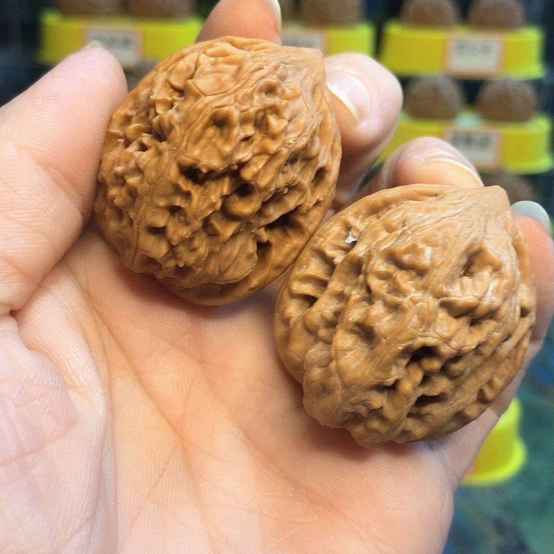 文玩核桃吊坠十三陵鸡心