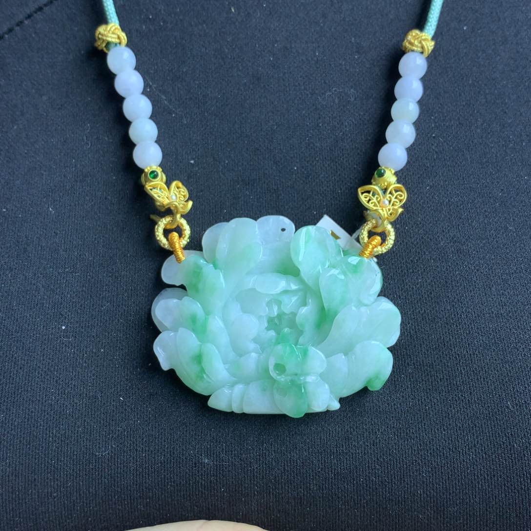 翡翠颈饰未镶嵌翡翠