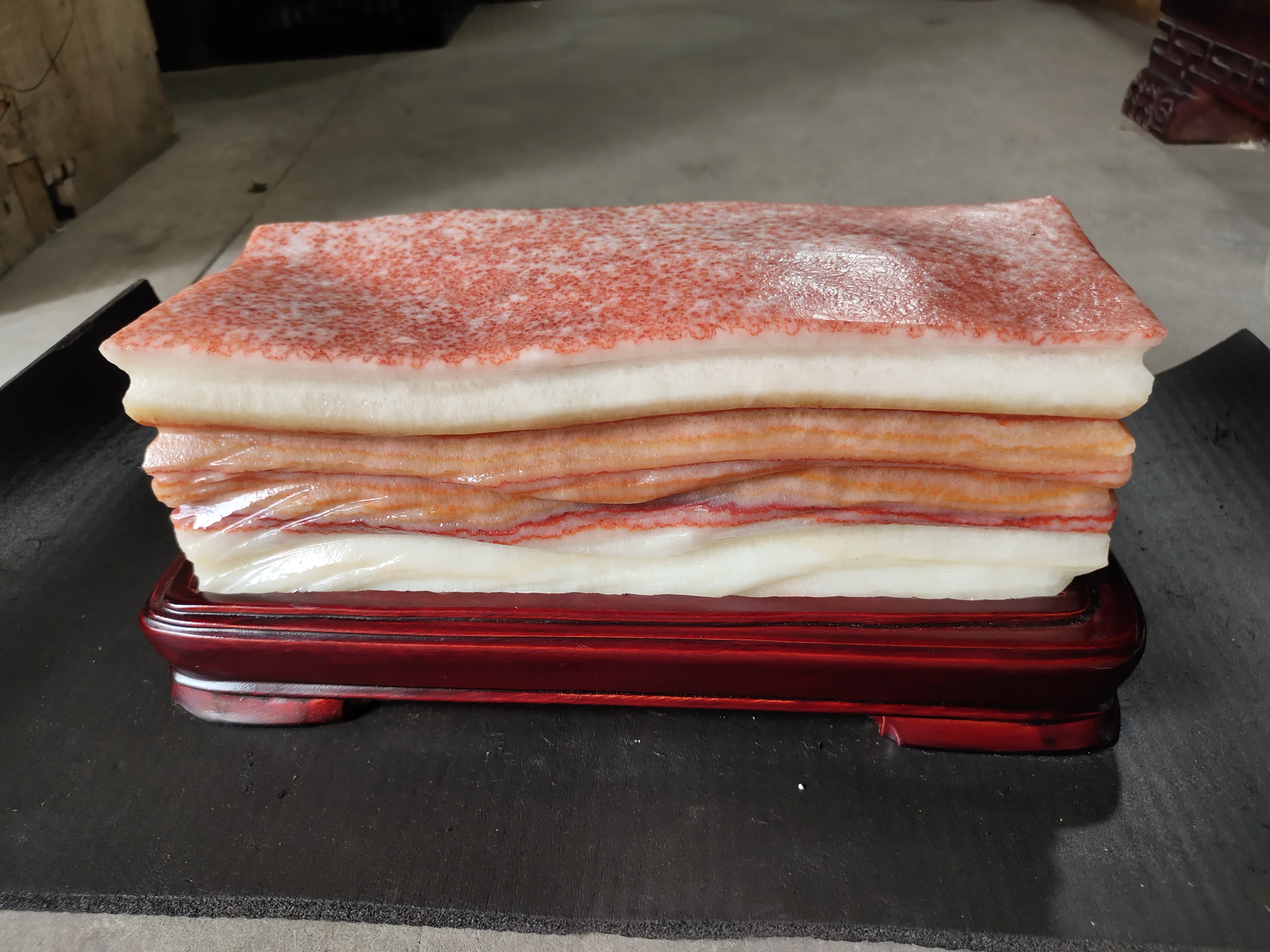 广西天然猪肉石，石头尺寸31*12*9带底座长34高14cm，22.2斤