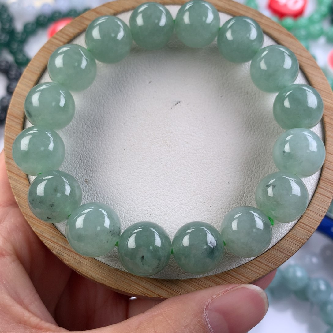 翡翠手链未镶嵌和***宇卡13.4