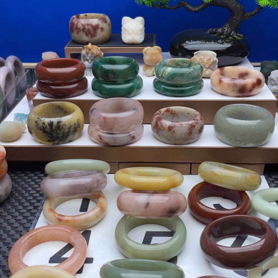 石英质玉手镯未镶嵌利**物