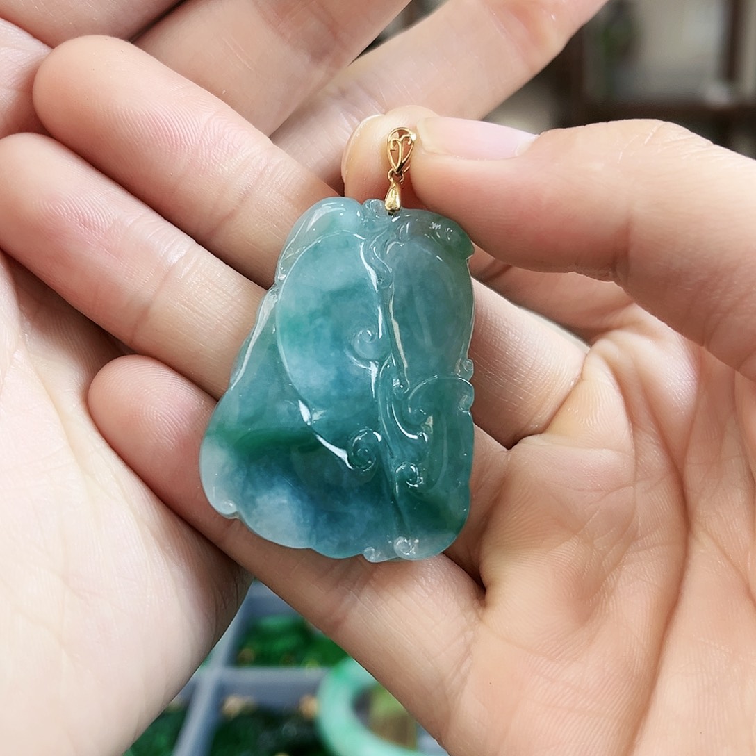 翡翠颈饰18K金镶嵌吊坠