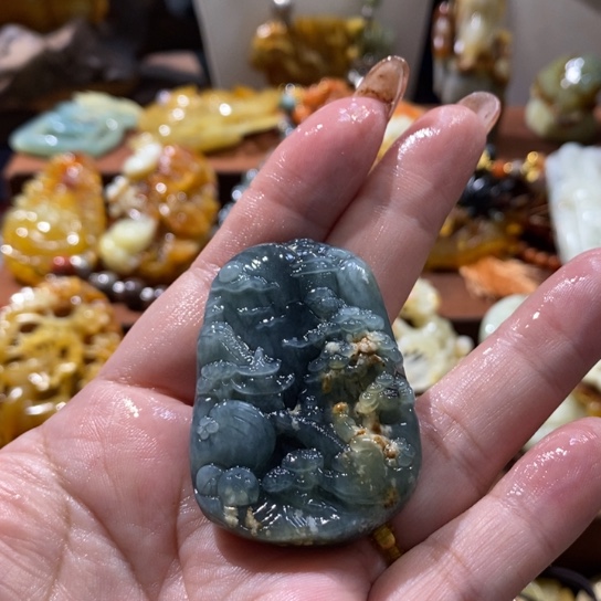 蛇纹石玉未镶嵌颈饰