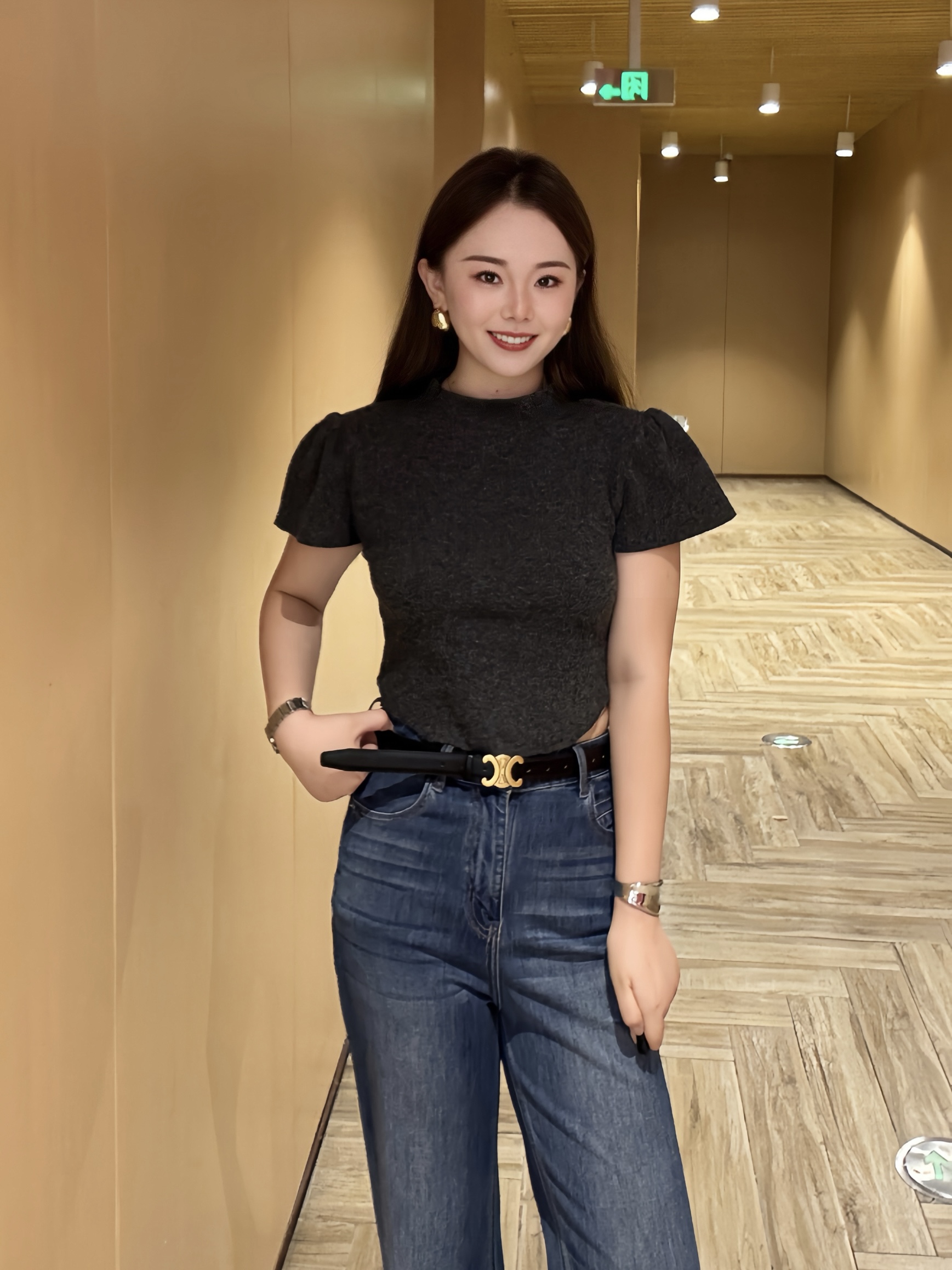 设计感泡泡袖黑色半高领显瘦短款上衣内搭气质打底衫百搭时尚修身