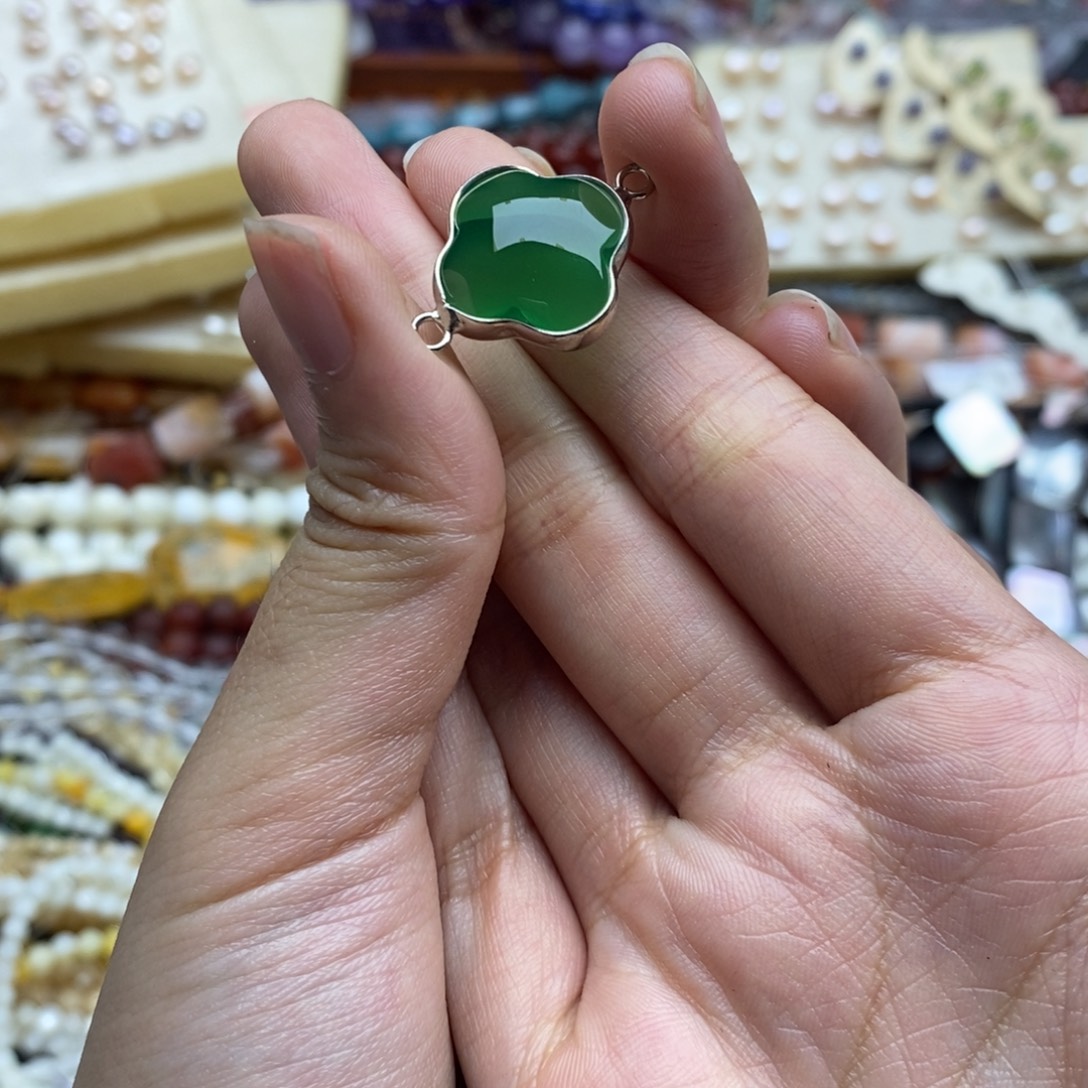 玛瑙/玉髓未镶嵌珠宝半成品一个装纯天然15mm绿玛瑙四叶草双吊