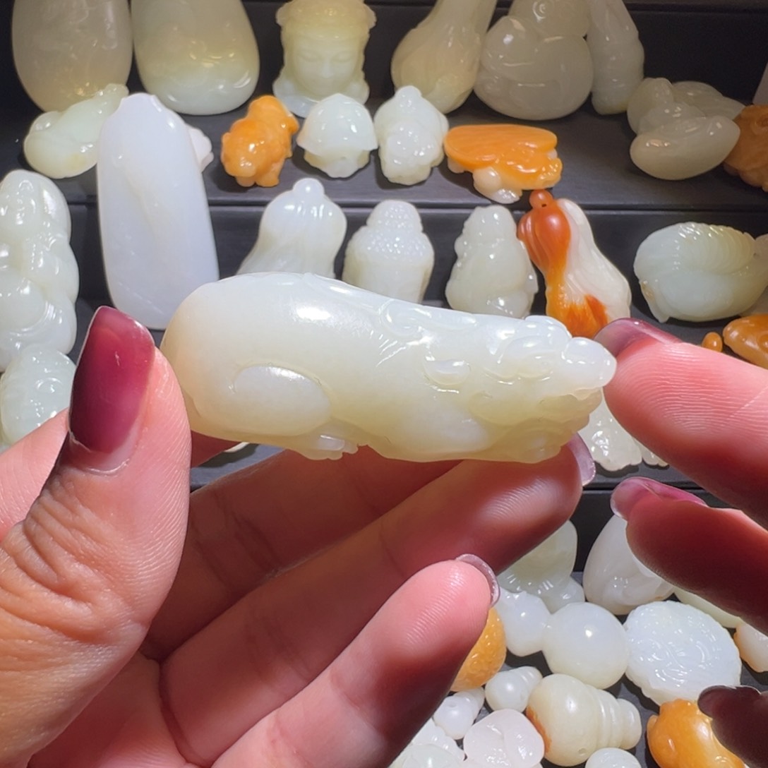 颈饰未镶嵌和田玉（糖玉）天**空