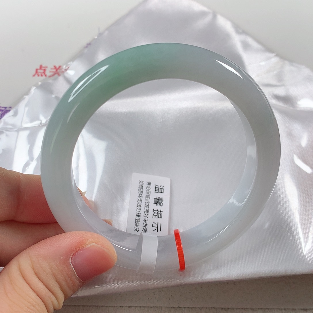 翡翠手镯未镶嵌⑧③