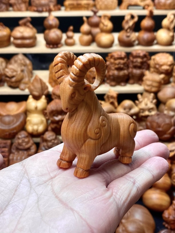 崖柏木雕 领头羊 生肖羊