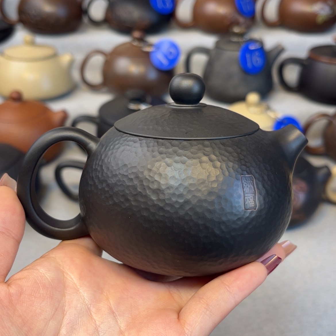 【闪购商品】红泥 微瑕 容量 200c c