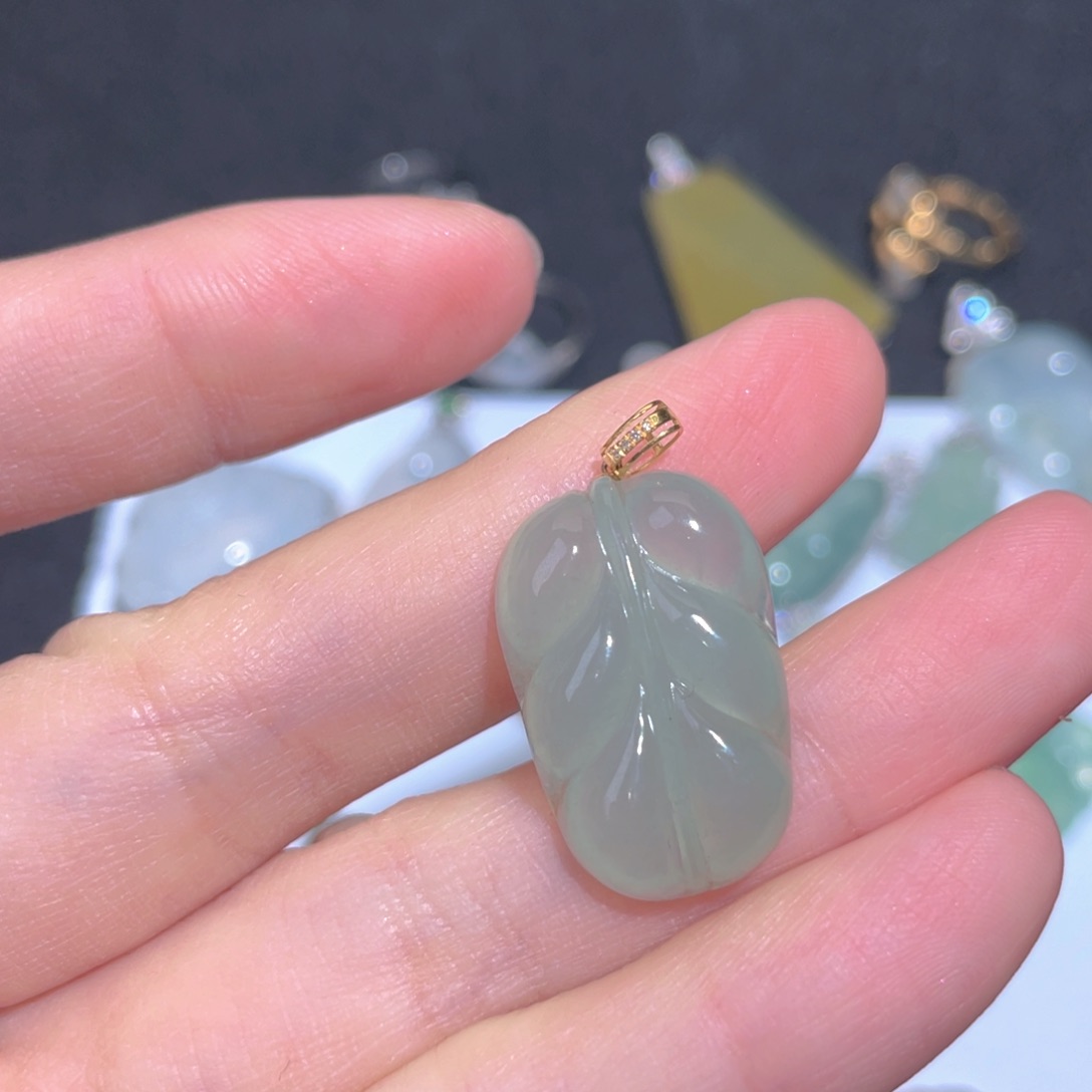 翡翠颈饰18K金镶嵌翡翠