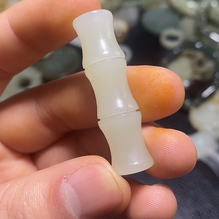 康***、和田玉未镶嵌颈饰