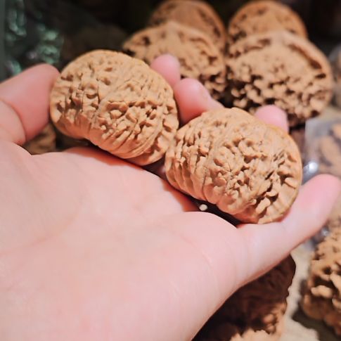 你***？文玩核桃吊坠44闷白