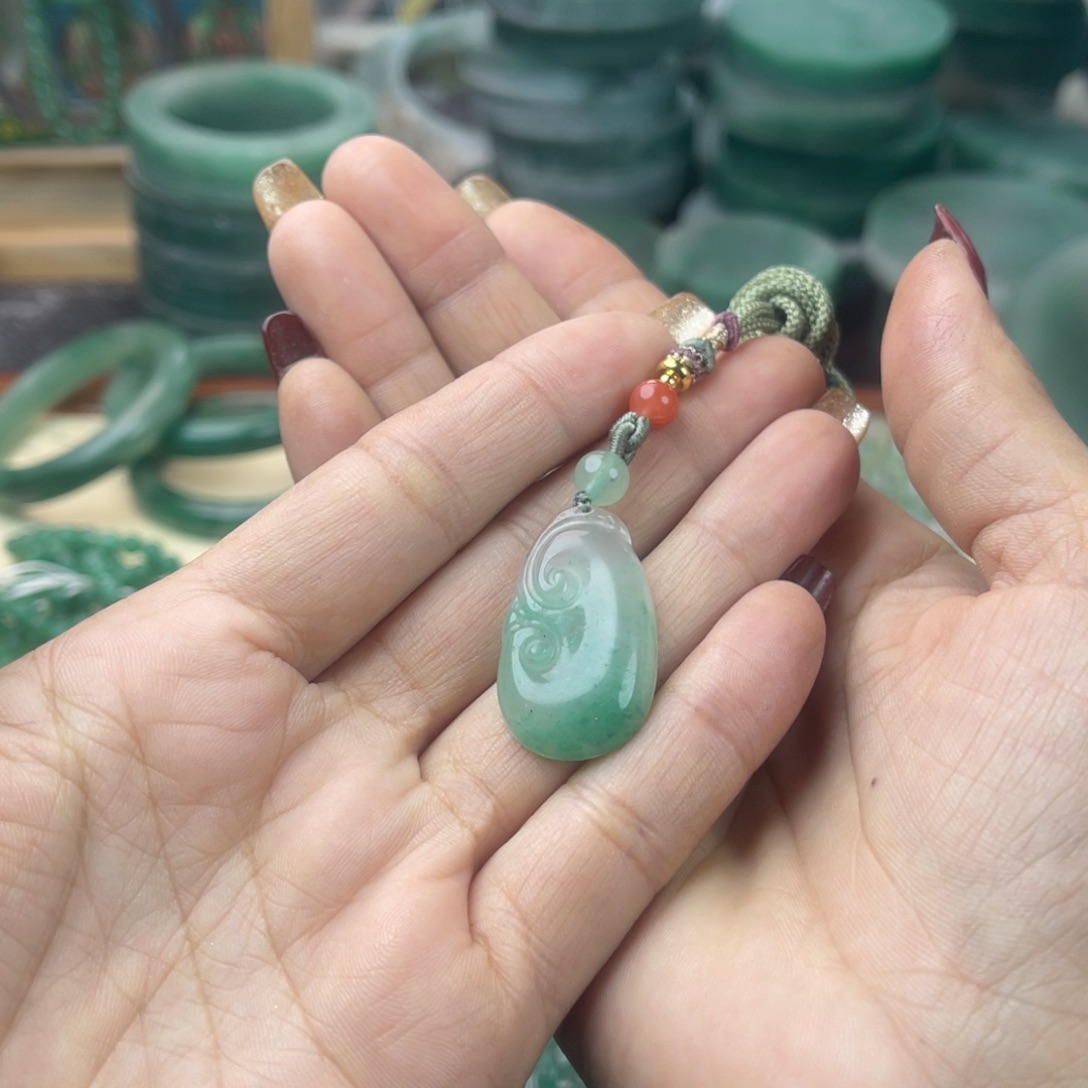 石英质玉颈饰未镶嵌