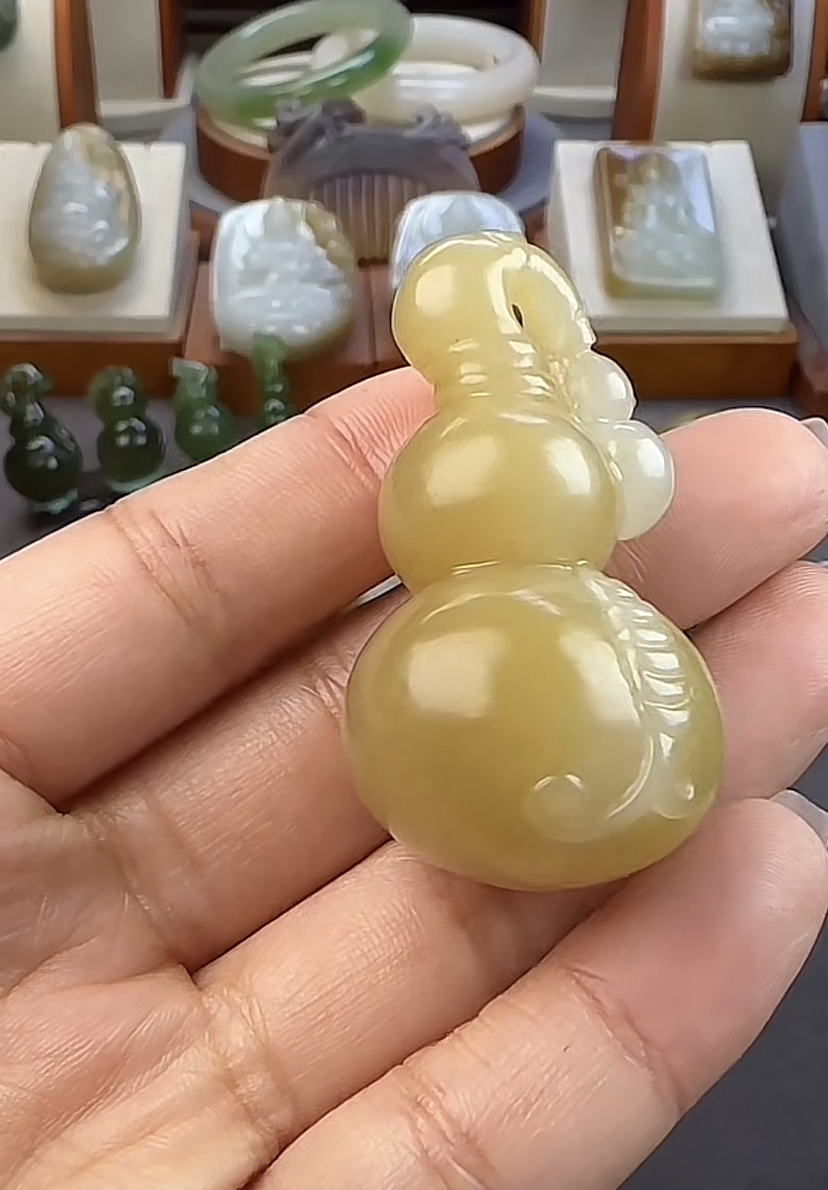 卞玉坊和田玉吊坠