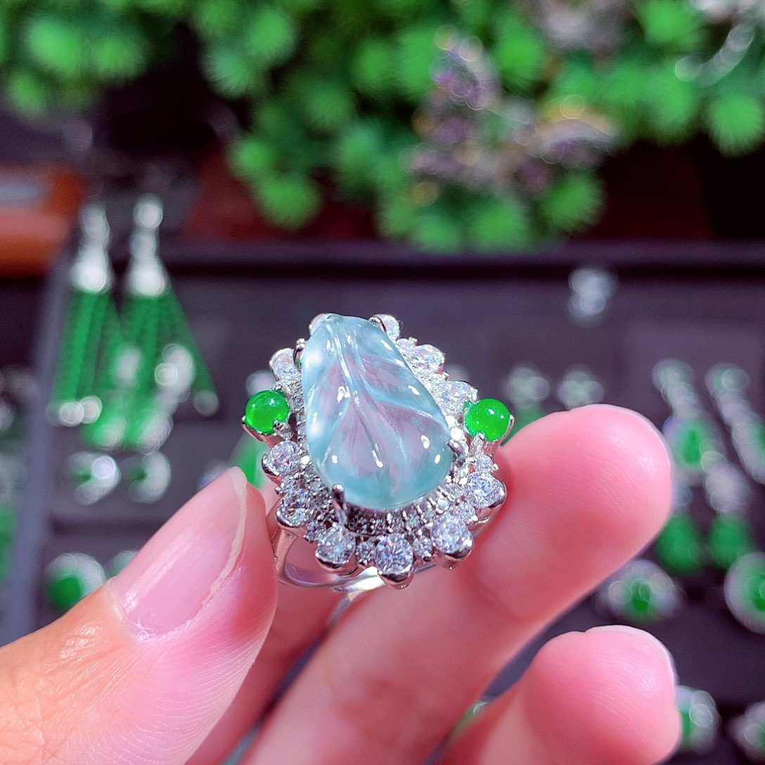 颈饰未镶嵌翡翠天然