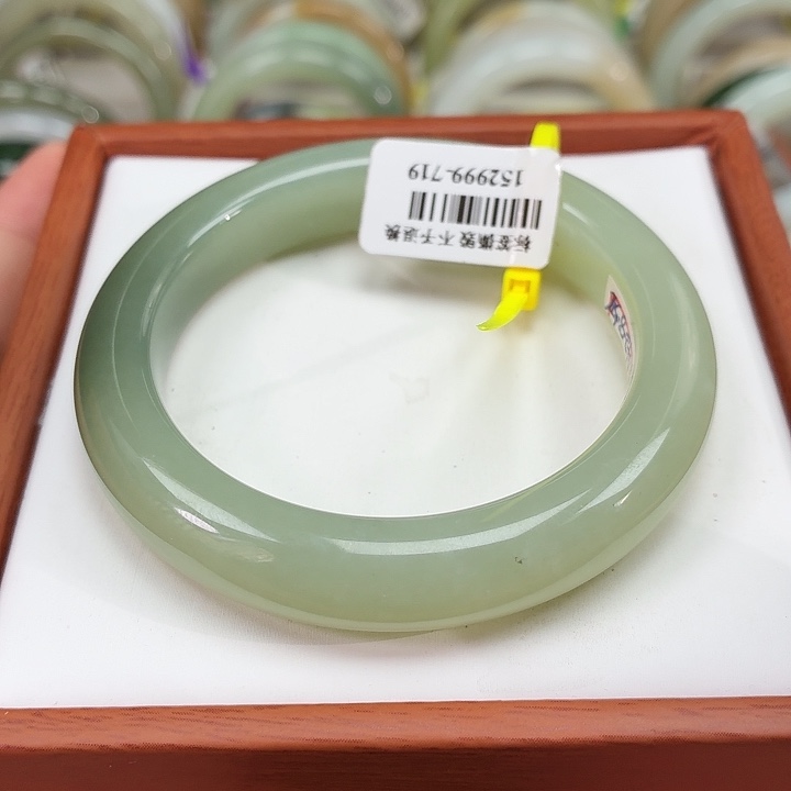 和田玉未镶嵌手镯和田玉55