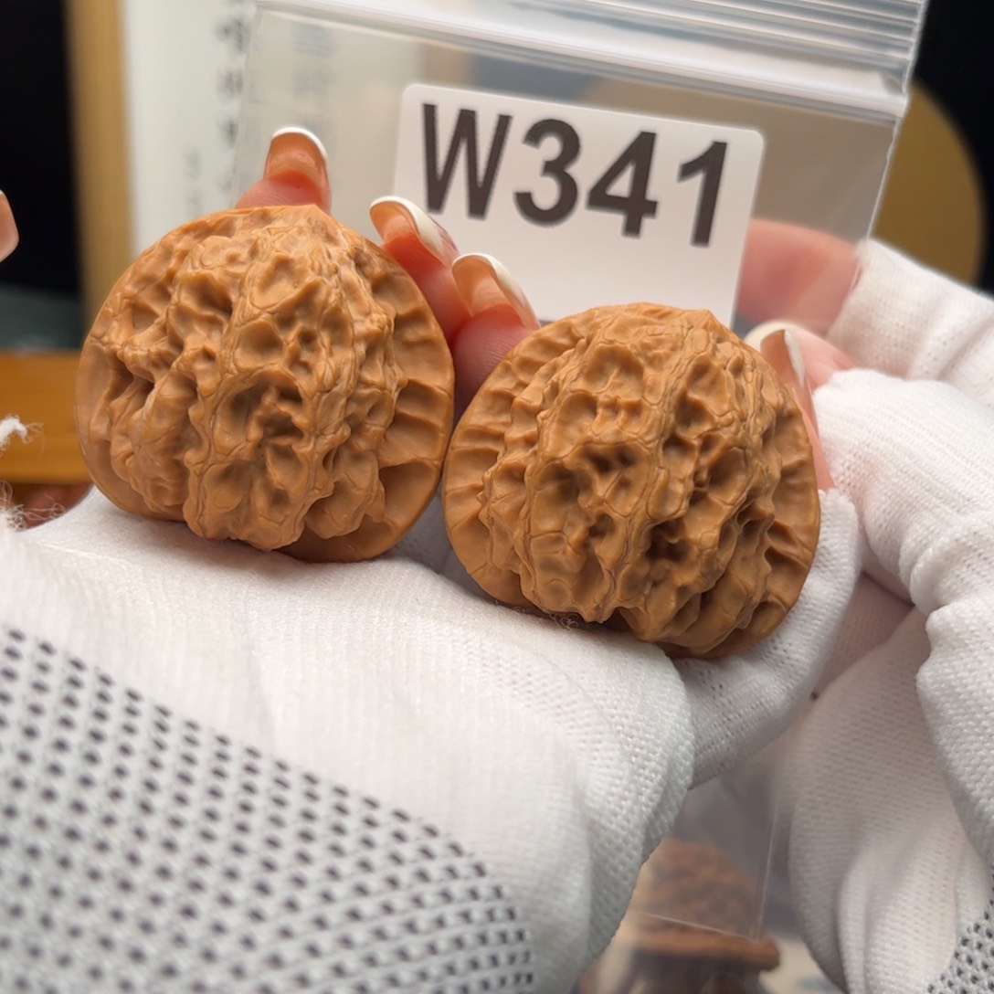 文玩核桃把件43梨木台w 341