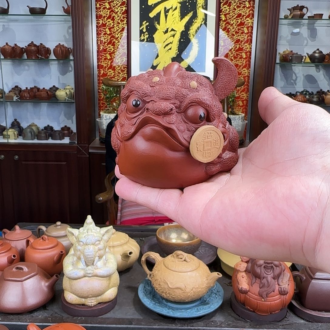 紫砂茶壶钱在眼前