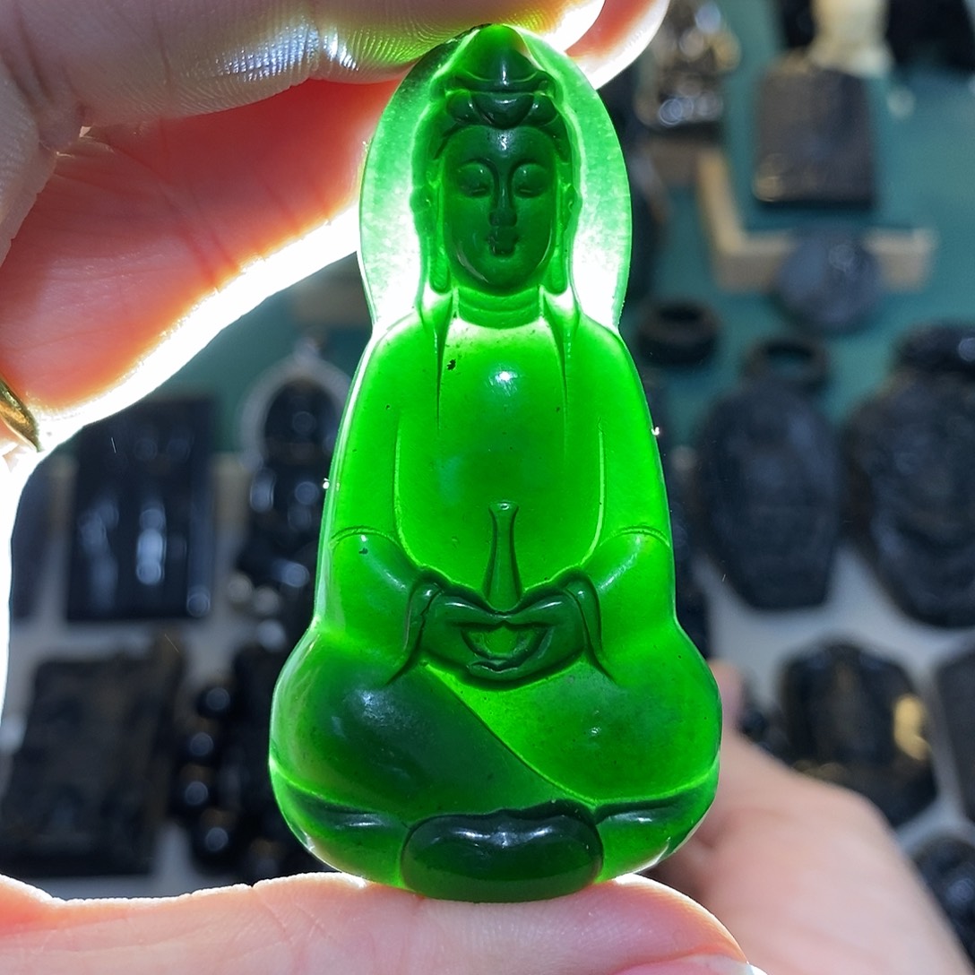 蛇纹石玉颈饰未镶嵌