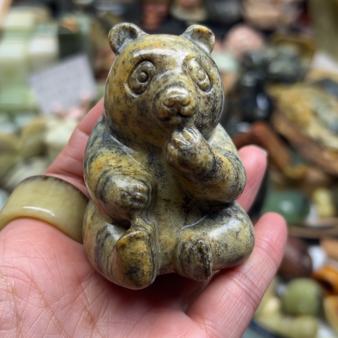 岫岩河磨玉（透闪石质玉）未镶嵌颈饰河磨玉熊猫