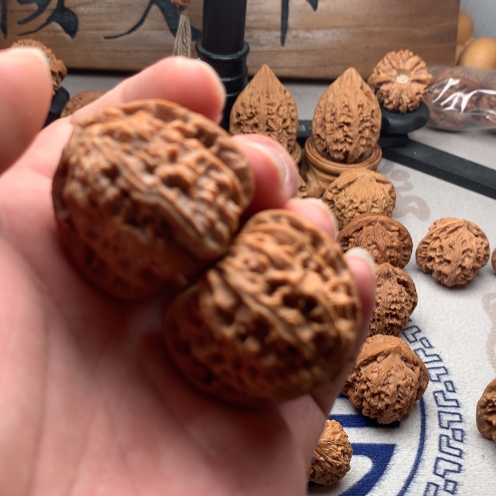 白***纸桃核吊坠山地果白狮子尺寸38